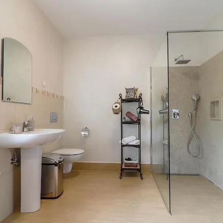 Kastel Casa de hóspedes Žbandaj