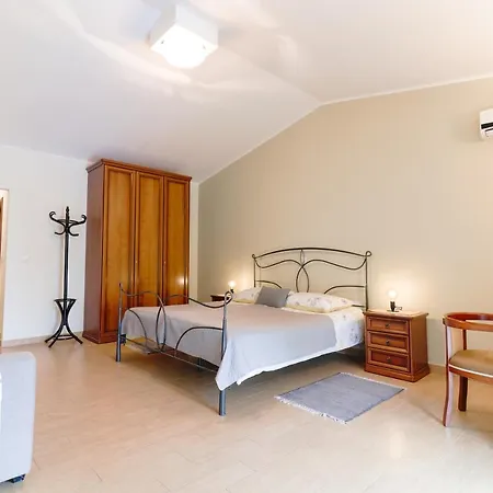 Bed&Breakfast Kaštel 4* Žbandaj